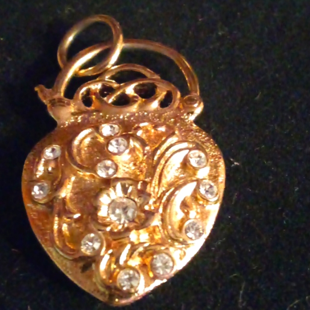 Gorgeous gold heart shaped pendant with crystals